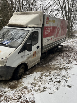 Прошу помощи вытащить машину из лужи, от дороги 600м, за вознаграждение  вытащить застрявшую машину Газель