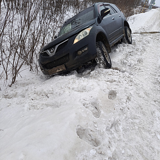 прошу помощи, почти легли на бок в машине дети вытащить застрявшую машину Ховер н5