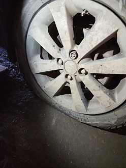 помогите пожалуйста,   вытащить застрявшую машину не указано