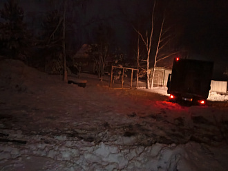 помогите пожалуйста,   буксую в снегу вытащить застрявшую машину Ford transit