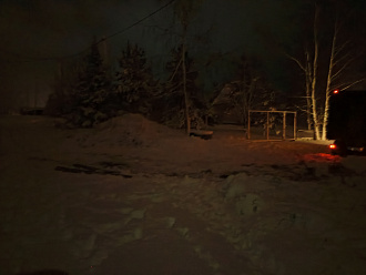 помогите пожалуйста,   буксую в снегу вытащить застрявшую машину Ford transit