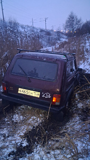 помогите пожалуйста,  застряли вытащить застрявшую машину Нива
