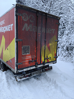 помогите,  вытащить застрявшую машину Sollers Atlant