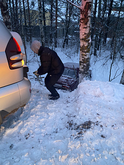 помогите,  вытащить застрявшую машину не указано