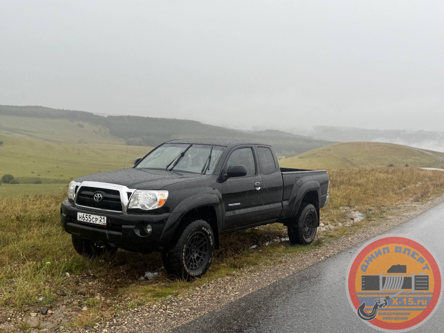 фото застрявшего Toyota Tacoma  Чебоксары
