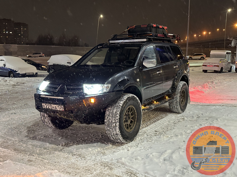 фото застрявшего Mitsubishi Pajero Sport II, 35 MTс 2-мя лебедками 