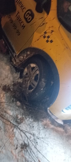 прошу помощи,  вытащить застрявшую машину не указано