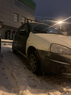 Прокол колеса. Нужен домкрат и баллонник, запаска есть. Не местный вытащить застрявшую машину Лада калина