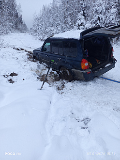 прошу помощи, вытащить машину,застряли в лесу(есть динамическая стропа) вытащить застрявшую машину Hyundai terracan 