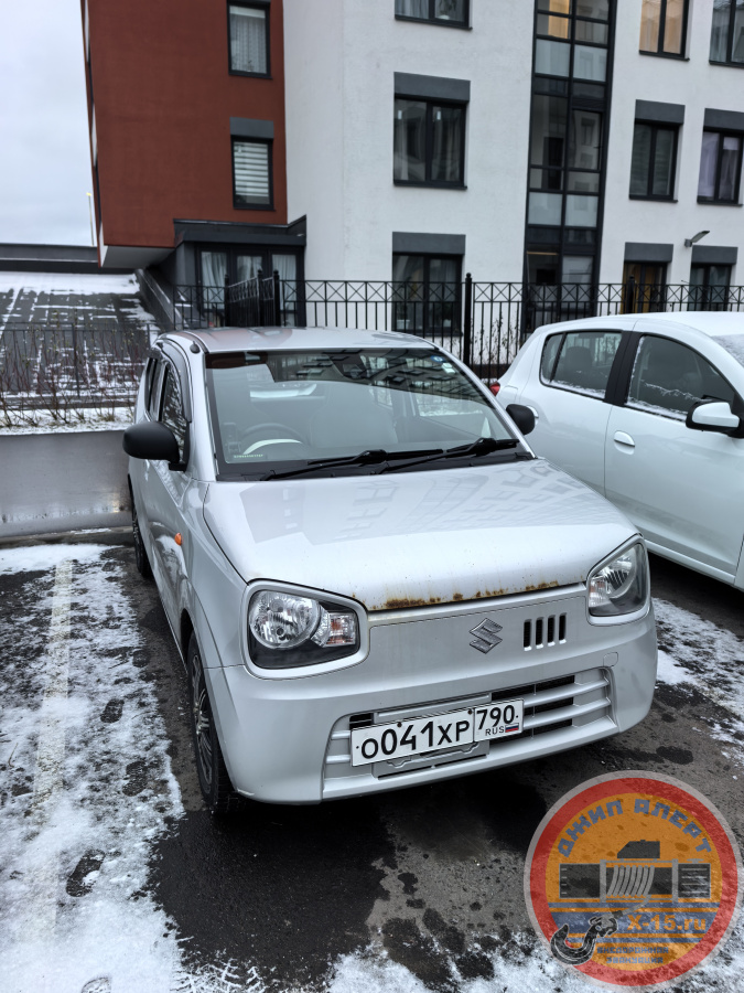 фото застрявшего Suzuki Alto 