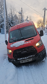 помогите пожалуйста,   вытащить застрявшую машину Транзит