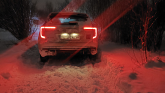 помогите пожалуйста, вытащить машину, застрял в снегу на проселочной дороге, дёрнуть 5-10 метров, 500 метров до асфальта, стоим здесь уже 2,5 часа, ничего не можем сделать  вытащить застрявшую машину Haval jolion