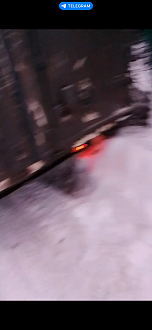 помогите, стащило к забору, дорога узкая, по возможности с лебедкой, крюка нету вытащить застрявшую машину Фольксваген транспортер