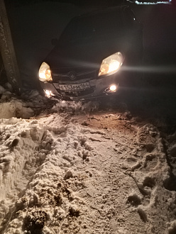 помогите, даже троса нет вытащить застрявшую машину Geely mk