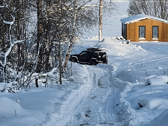 помогите, нет троса, колеса скользят между бревнышек вытащить застрявшую машину Танк 300
