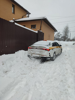 помогите пожалуйста,  застрял в снегу  вытащить застрявшую машину Киа 5