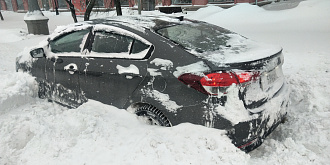 помогите, коммунальщики заклопали снегом машину на обочине вытащить застрявшую машину Киа
