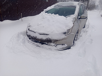 Добрый день! Не смог забраться в горку, сломался снегоуборщик. Помогите вытащить, буквально метров 50 протащить вытащить застрявшую машину Киа сид