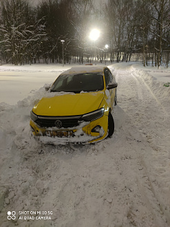 помогите пожалуйста,   вытащить застрявшую машину Фольксваген Поло 