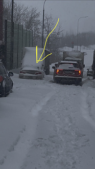 Добрый день! Автомобиль БМВ 4, задний привод. Автомобиль стоит задом к выезду и очищен. Развернуться возможности нет. Глубокая колея, под снегом лёд. Даже Прадик 150 садился на брюхо. Нужно вывезти на тросе до очищенной дороги. Тащить метров 200-300. По машина будет двигаться задом. Помогите пожалуйста.  вытащить застрявшую машину BMW 4