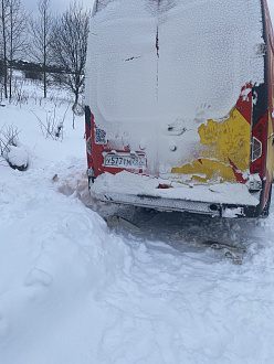 прошу помощи,  вытащить застрявшую машину не указано