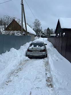 прошу помощи, вытащить машину , застрял в частном секторе , помогите пожалуйста дернуть метров 20-30 вытащить застрявшую машину Бмв 5 