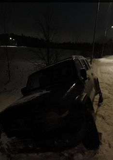 прошу помощи, съехал с колеи в кювет. Снесло после наезда колесом на часть сугроба. вытащить застрявшую машину Танк 300