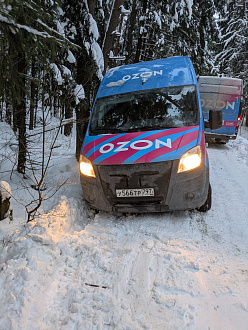 помогите, застрял  вытащить застрявшую машину Газель