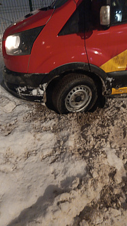 помогите пожалуйста,   вытащить застрявшую машину Форд Транзит