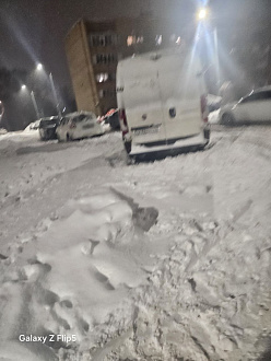 Не заводится, датощить до горожа 400 метров  вытащить застрявшую машину не указано