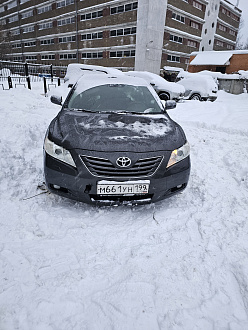 Сел на брюхо на стоянке, теперь недвижимость. Нет троса. Помогите выдернуть пожалуйста! вытащить застрявшую машину Тойота камри