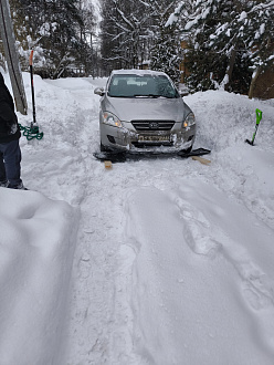 прошу помощи, дёрнуть машину вытащить застрявшую машину Kia ceed