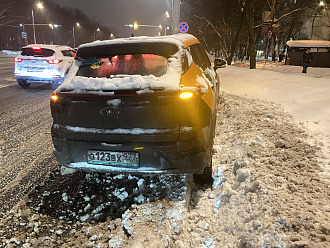 прошу помощи, нужно вытащить машину из сугроба, не могу выехать  вытащить застрявшую машину Москвич 3