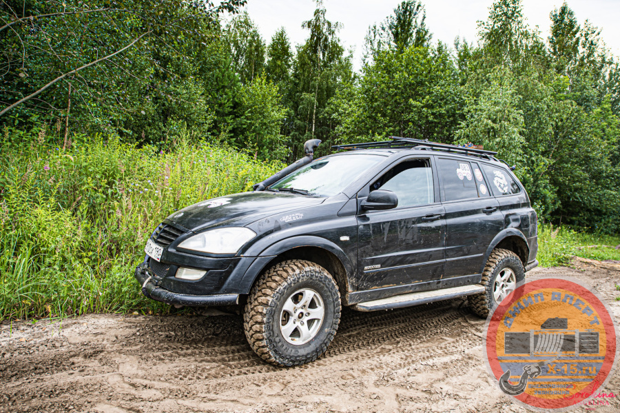 фото застрявшего Санг Йонг Москва