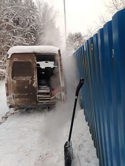 помогите пожалуйста,  съехал в колею(( вытащить застрявшую машину Газель 