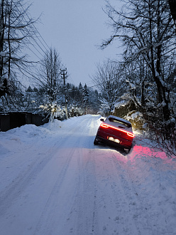 Выбежала собака, уворачиваясь слетел в канаву, помогите. Проушина есть, троса к сожалению нет. вытащить застрявшую машину Chery Tiggo 7