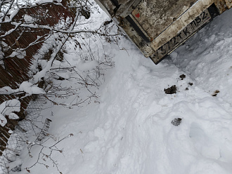 помогите пожалуйста,  левой стороной съехал в овраг, трос есть, но не рывковый, прошу помощи вытянуть вытащить застрявшую машину Газель