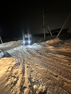 помогите пожалуйста,  не могу забраться в горку, дорога почищена, под не большим снегом легкая наледь, не могу из за этого забраться в горку, общий вес машины 2.5т, в кузове пару вещей несколько стиральных машинок, троса нет, порвался вытащить застрявшую машину Газель бизнес