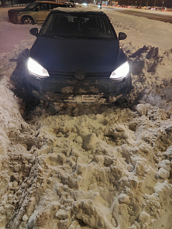 помогите, застрял в снегу, не могу выехать, буквально пару метров дернуть вытащить застрявшую машину гольф 7