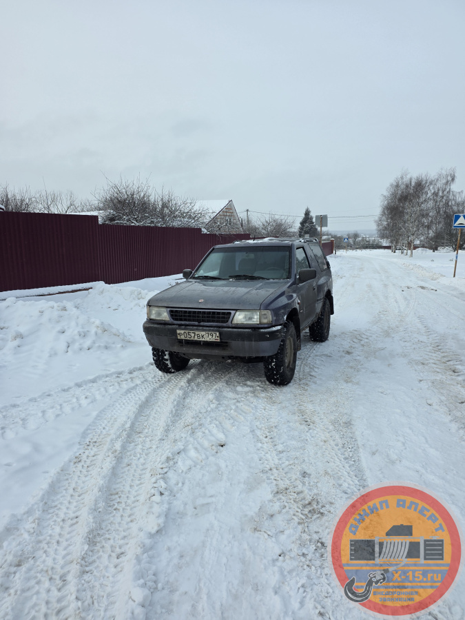 фото застрявшего Opel Frontera Sport 