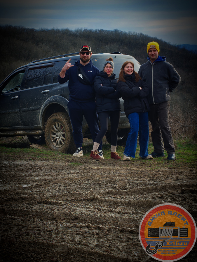 фото застрявшего Mitsubishi Pajero Sport 2 33 А/Т 