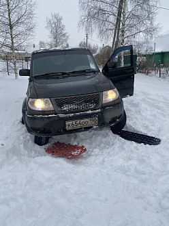 помогите, стащило почти в ливневку и дальше стягивает. Уаз стоковый доехал без проблем, снега по яблоко моста вытащить застрявшую машину Уаз