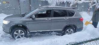 помогите пожалуйста,  не доехал до дачи. Сидит на брюхе, колёса крютяться, а толку ноль. вытащить застрявшую машину Ховал Н6