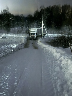 Не могу подняться в гору буксую. вытащить застрявшую машину Scania, джи 400.