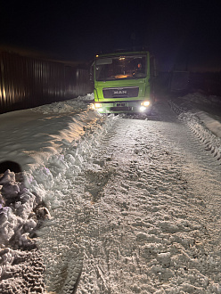 помогите пожалуйста,  манипулятор 7тонн+2 с лишним сверху Мерседес не на ходу стащило с дороги, тросами вытянуть не смогли  вытащить застрявшую машину Манипулятор
