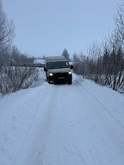 Застрял в населённом пункте в деревне съехала колеи машина. вытащить застрявшую машину Газель.