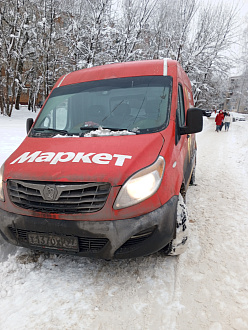 прошу помощи, уехал в снег застрял между домами вытащить застрявшую машину Атлант