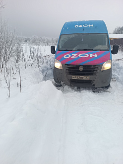 помогите пожалуйста,   вытащить застрявшую машину не указано