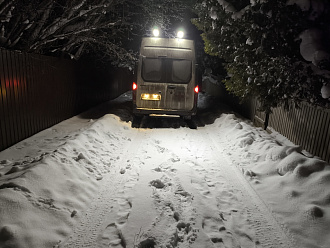  Газель.Застряла скорая помощь (без пациента). Дорога тупиковая, выезжать надо задом в горку. Дорога относительно чищенная сносит в сторонуОписание:Дорога относительно почищена, в горку, выезжать надо задом, сносит на обочину в сугроб.Телефон:Местоположение, где будут уведомлены добровольцы:Россия, Московская область, Одинцовский городской округ, садоводческое некоммерческое товарищество Чамры, 440 вытащить застрявшую машину Газель.Застряла скорая помощь
