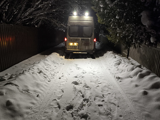  Газель.Застряла скорая помощь (без пациента). Дорога тупиковая, выезжать надо задом в горку. Дорога относительно чищенная сносит в сторонуОписание:Дорога относительно почищена, в горку, выезжать надо задом, сносит на обочину в сугроб.Телефон:Местоположение, где будут уведомлены добровольцы:Россия, Московская область, Одинцовский городской округ, садоводческое некоммерческое товарищество Чамры, 440 вытащить застрявшую машину Газель.Застряла скорая помощь